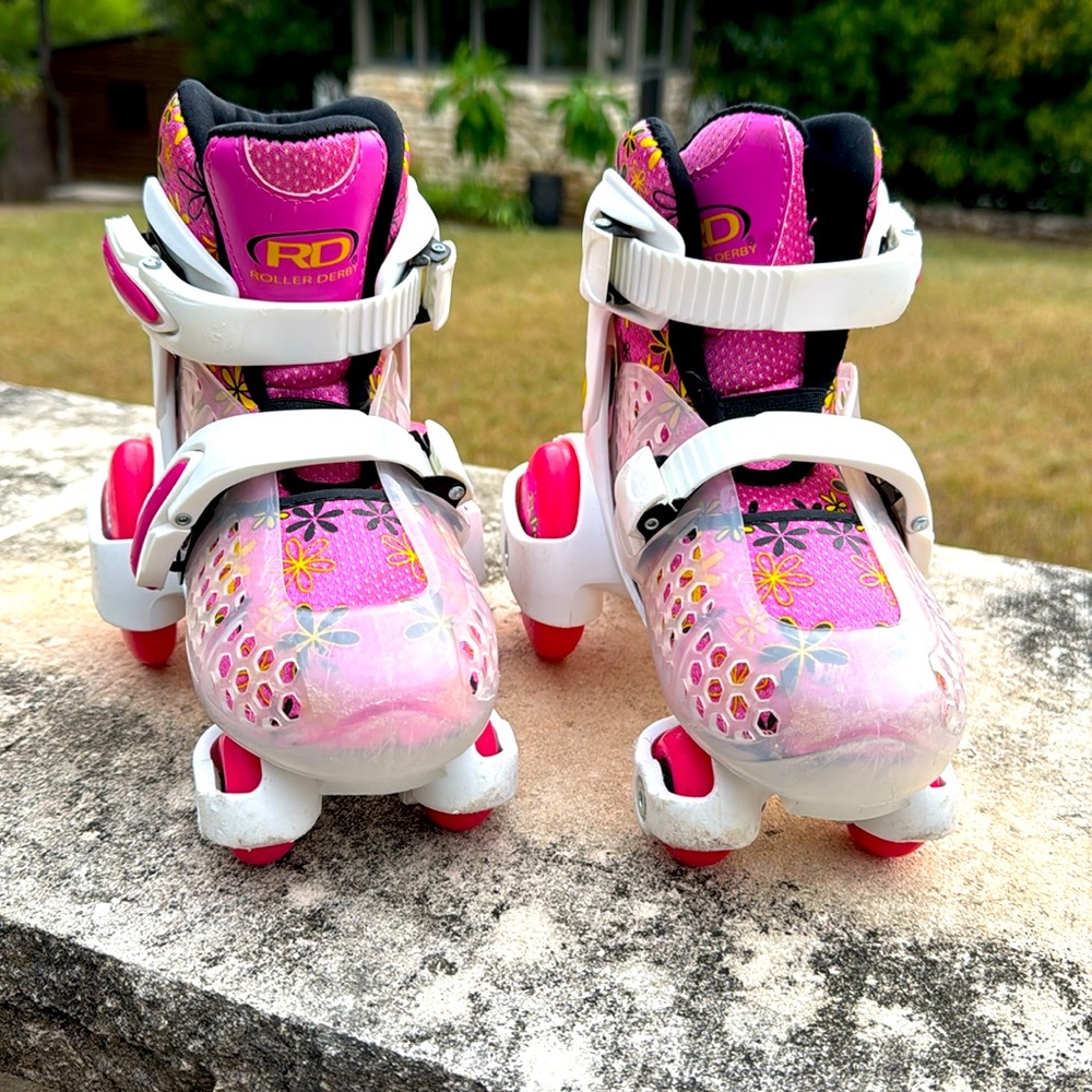 Roller Derby Fun Roll Pink Daisy Size 11-2